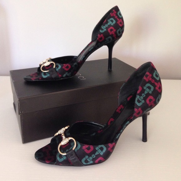 Brand new Gucci peep toe pumps
