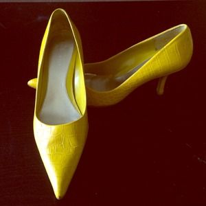 👠 Yellow Nine West Animal Print Pumps