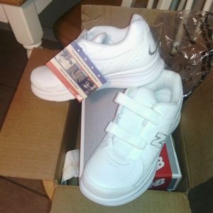 ON HOLD!¡!! NWB New Balance Walking shoes
