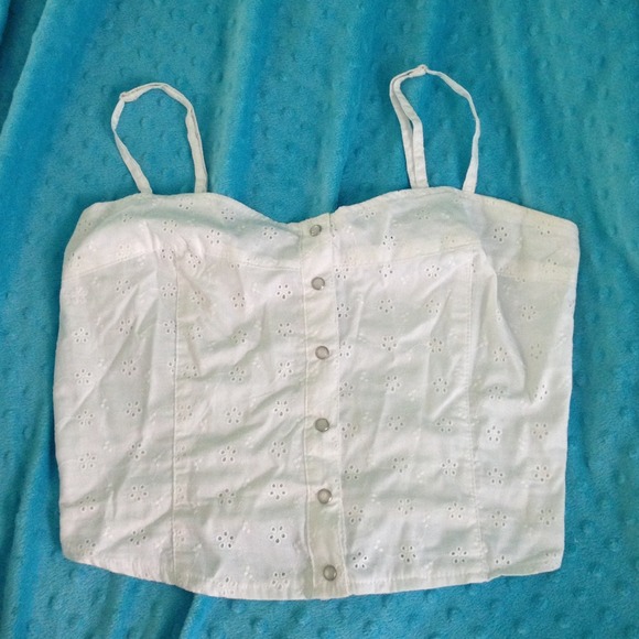 White eyelet crop top! ADORABLE NWOT Large