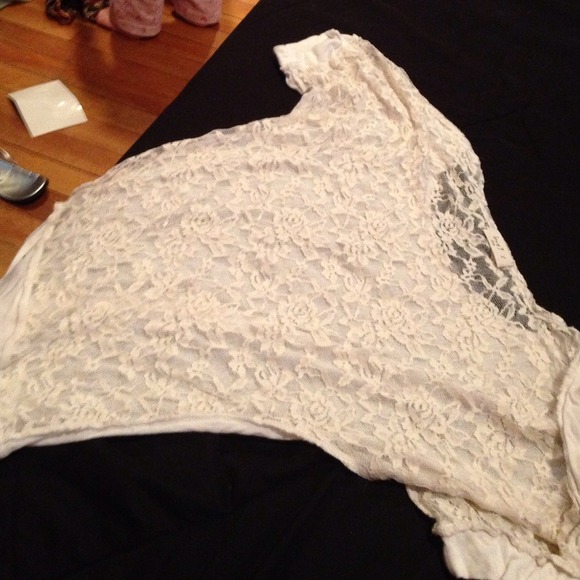 White top - Picture 1 of 1