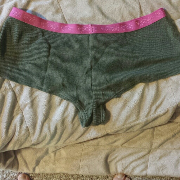 Victoria ' s Secret Booty Shorts PJs - Picture 3 of 3