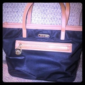 Authentic  Michael Kors KEMPTON
Nylon Black New