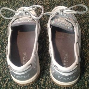 Silver sparkly Sperry Topsiders flash sale🎉🎉