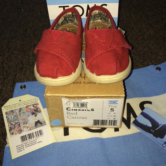 Red canvas toddler TOMS