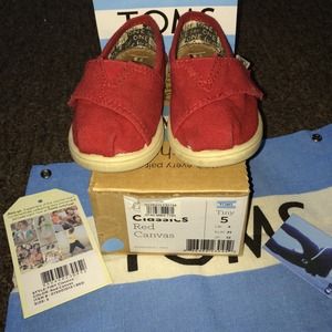 Red canvas toddler TOMS