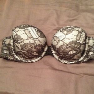 Victoria's Secret bio fit strapless 34c
