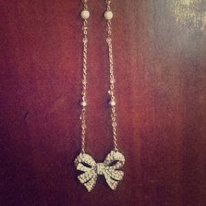 Long bow necklace