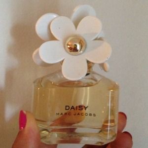 1.7oz Marc Jacobs Daisy perfume