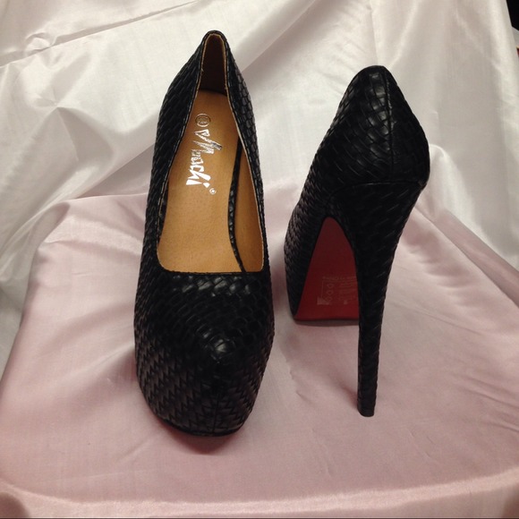 Pumps - Picture 2 of 4