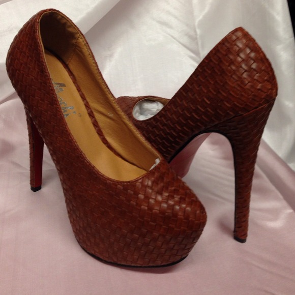 Pumps - Picture 3 of 4