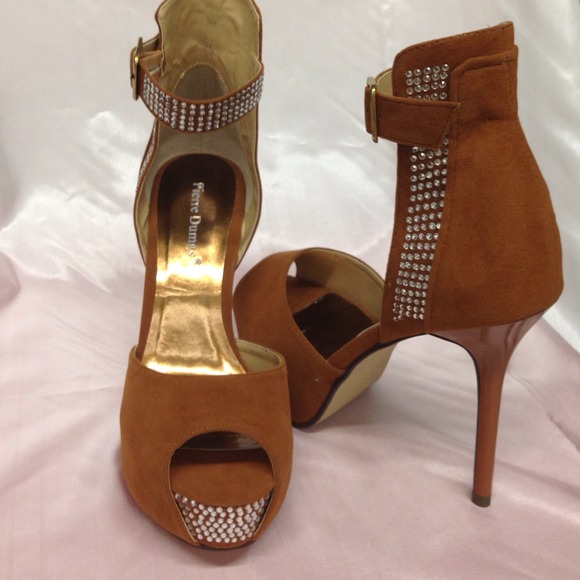 Shoes - Picture 2 of 4