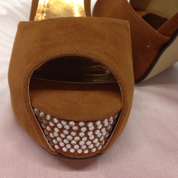 Shoes - Picture 3 of 4