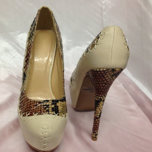 Pumps - Picture 2 of 4