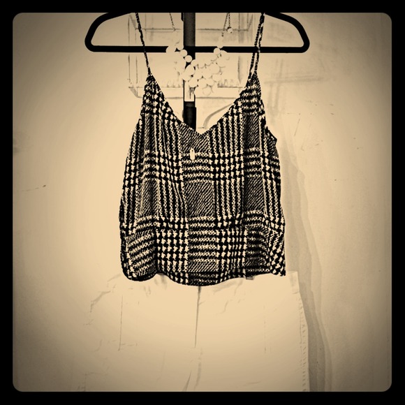 SOLD Urban Outfitter houndstooth crop top. new!