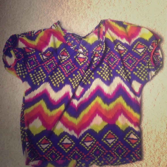 NWT Chevron Aztec top size S new never been worn - Picture 1 of 2