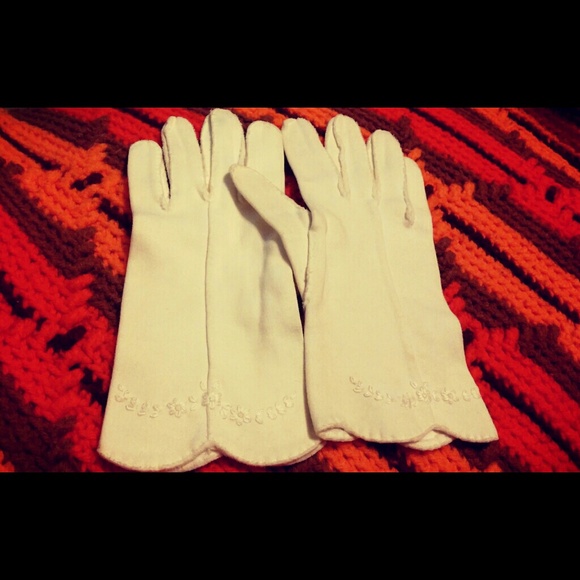White Cotton Gloves GREAT CONDITION! !