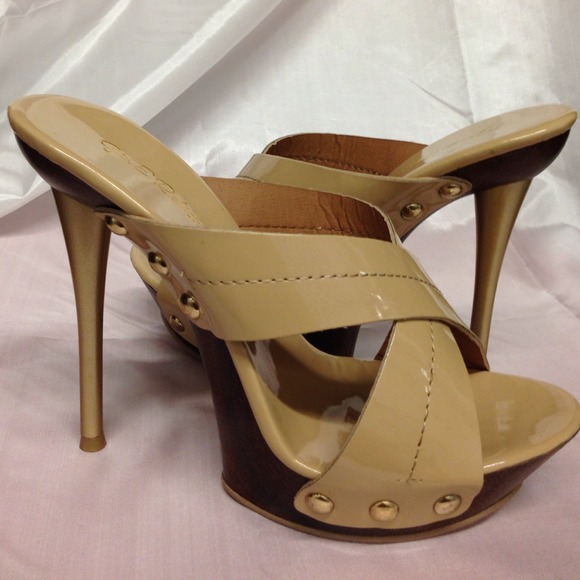 Shoes - Picture 2 of 4