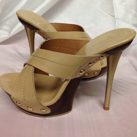 Shoes - Picture 3 of 4
