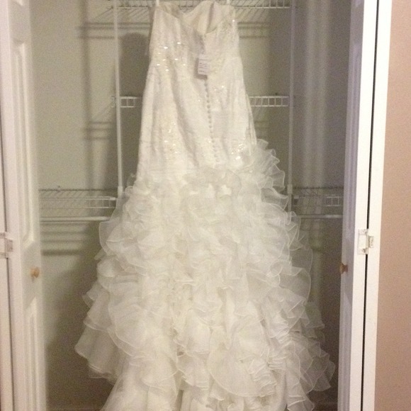 Galina signature wedding dress - Picture 4 of 4