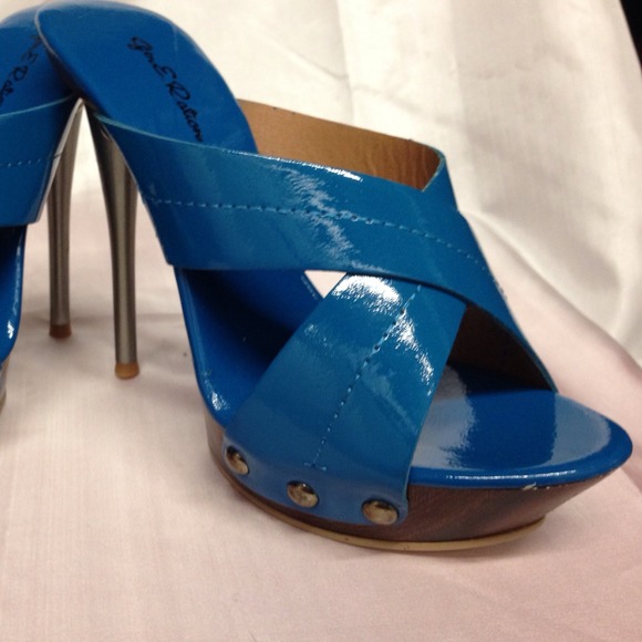 Sandals - Picture 4 of 4