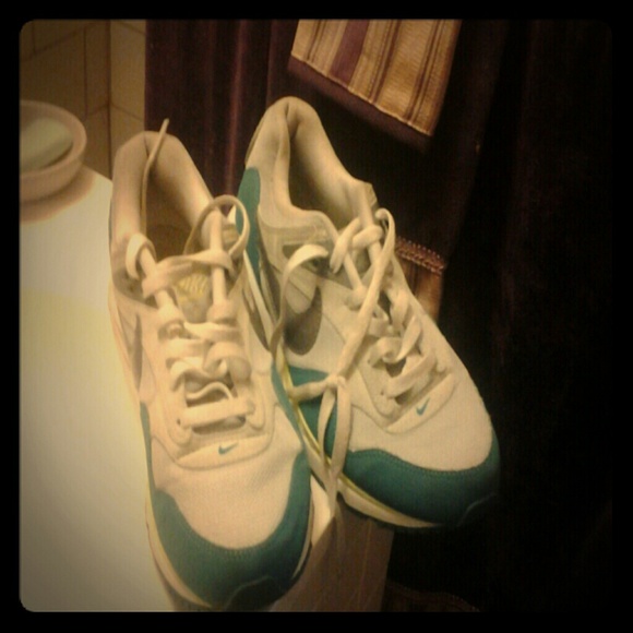 Tennis shoes by air max