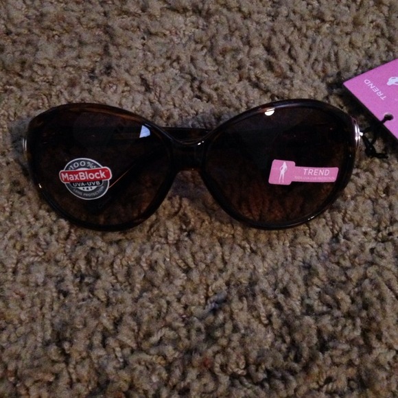 Tortoise colored framed sunglasses🚫sold🚫
