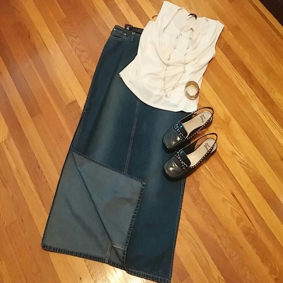 Denim wash skirt w/side splits - Picture 1 of 4