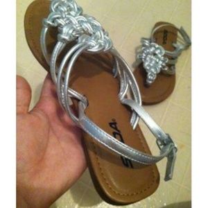 Sandals/flip flops