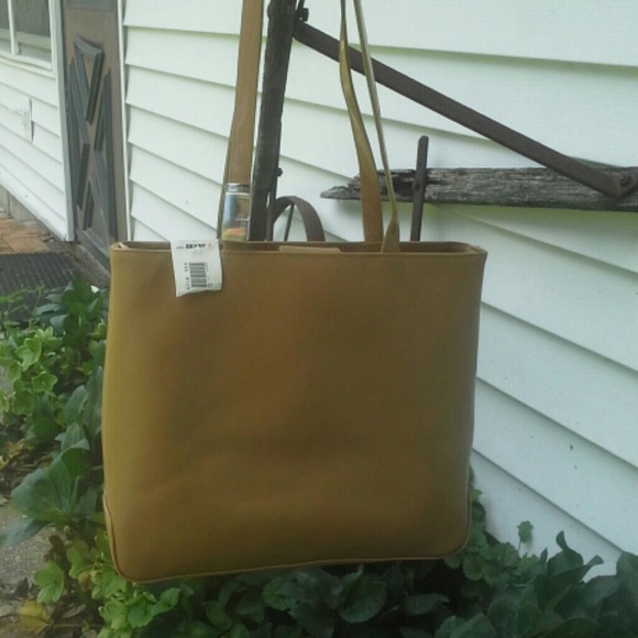 PURSE NWT  10X12"
