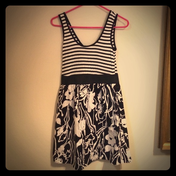 Black & White Floral Dress!😍☺️