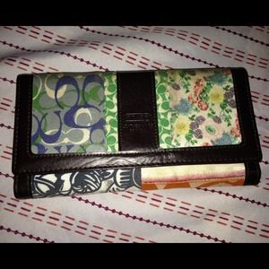 Sold!! Authentic Coach Wallet in great conditions