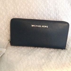 Michael Kors Bedford zip around clutch wallet
