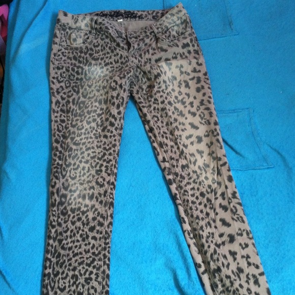 Grey/Blk leopard print jeans - Picture 2 of 3