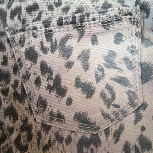Grey/Blk leopard print jeans - Picture 3 of 3