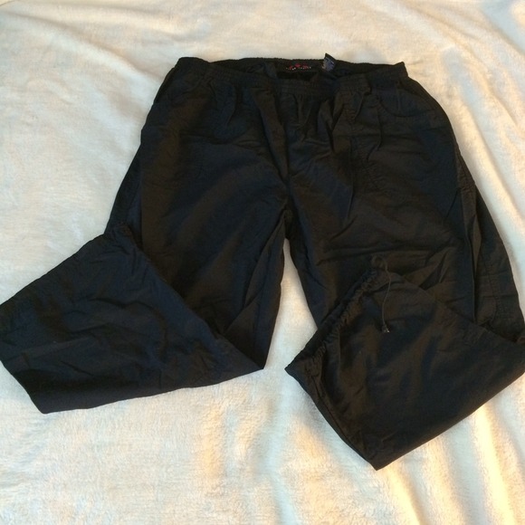 💋Comfy Black Capri Pants❤️
