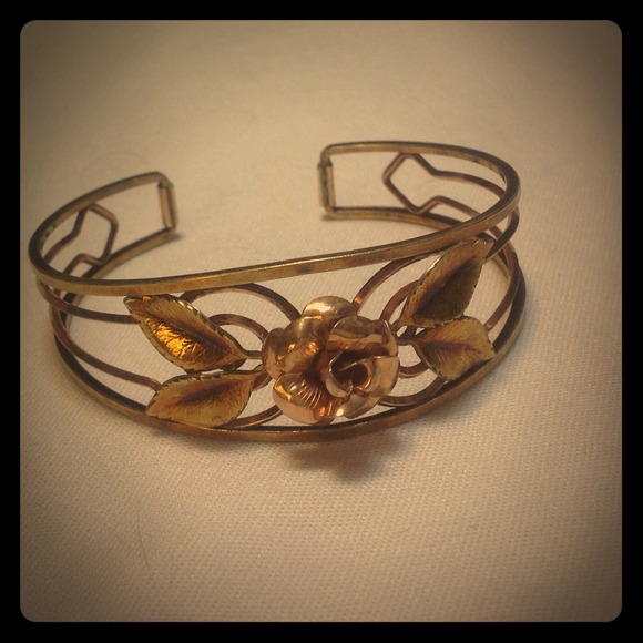 Gold rose bracelet