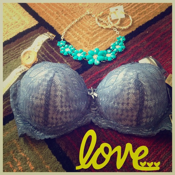 BRAND NEW- MARILYN MONROE CONVERTIBLE BRA!