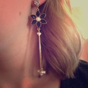 Betsey Johnson flower dangly earrings