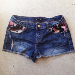 Forever 21 vintage low waisted denim shorts