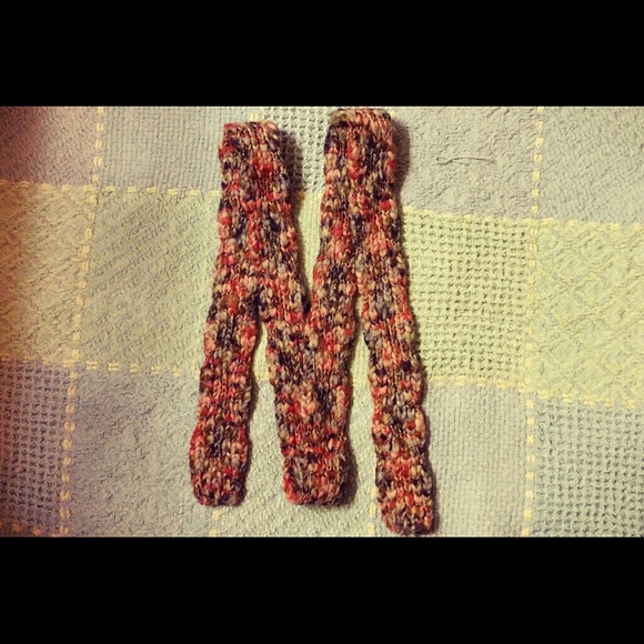 Small Multi Colored Scarf Great Condition - Picture 3 of 4