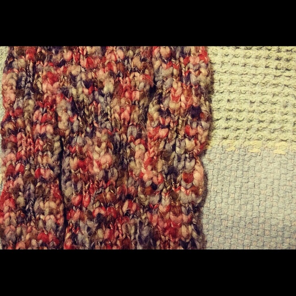 Small Multi Colored Scarf Great Condition - Picture 4 of 4