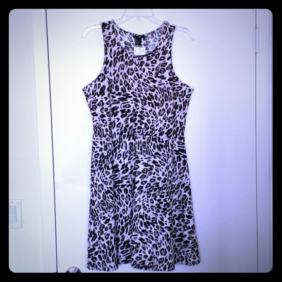 ***SOLD IN BUNDLE*** NWT H&M leopard dress