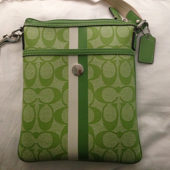 ✨SALE✨Coach Lime Green Swingpack