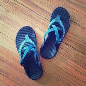 Chaco "Hipthong" sandals, ice blue pattern, size 8