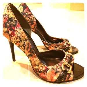 Flower pattern peeptoes