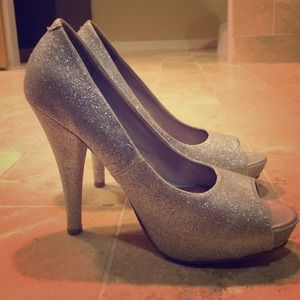 Sparkly silver peeptoes.