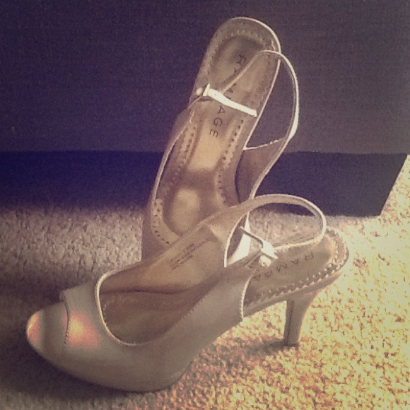 Rampage cream/tan patent peep toe pump