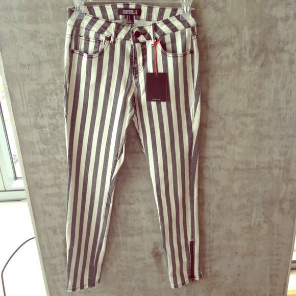 NWT Forever 21 skinny ankle striped jeans 24
