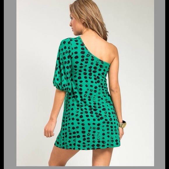 ❌SOLD OUT❌ Offshoulder dress. - Picture 2 of 3